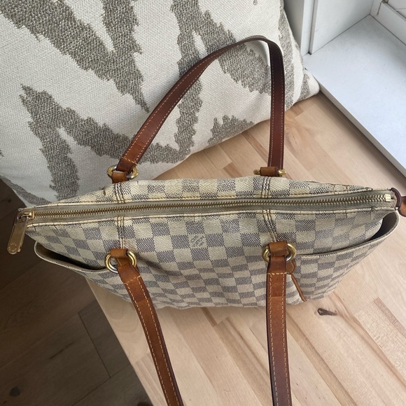 LV Damier Azur Totally - Picture 10 of 16